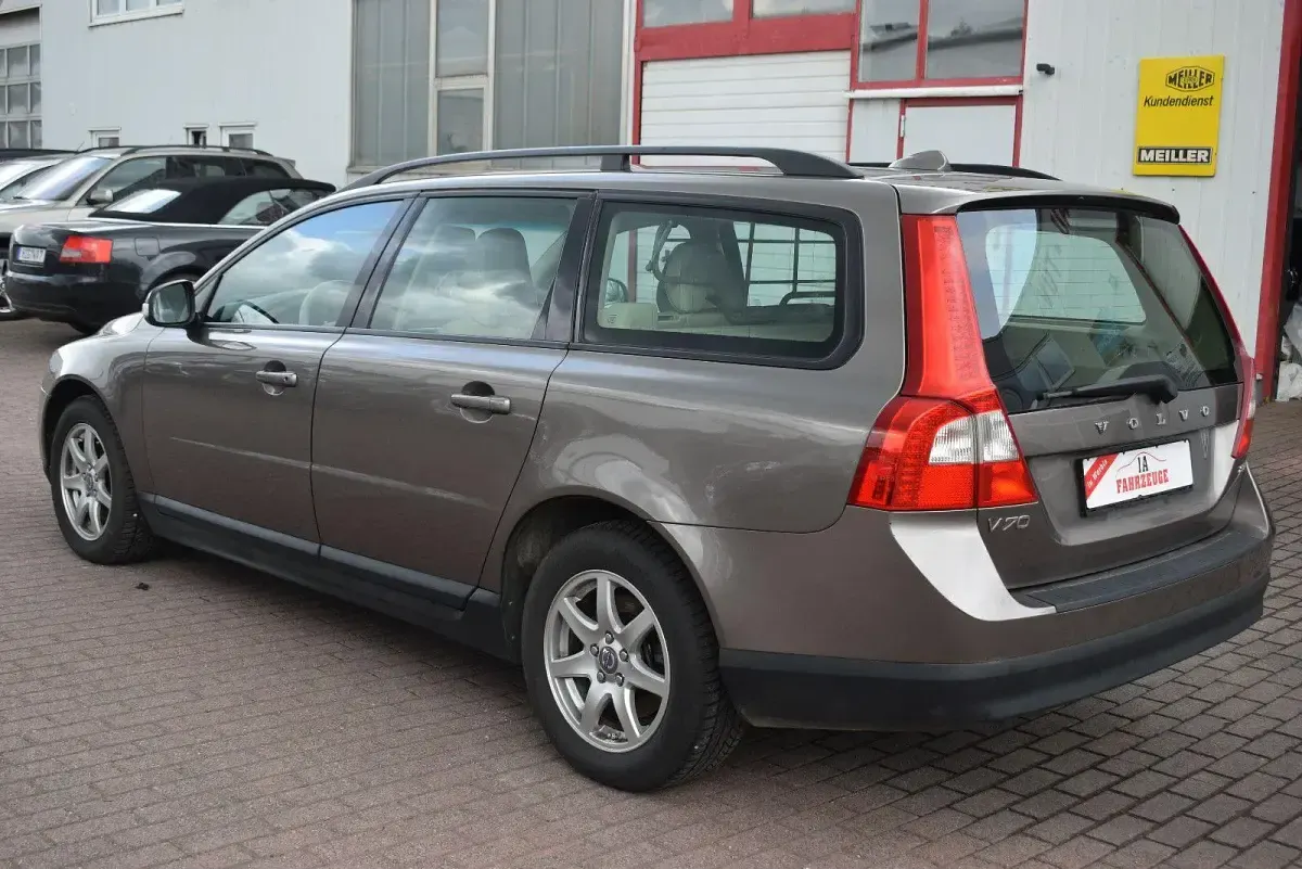 Gebraucht Volvo V70 Kinetic 200 PS (147 kW) 2009 Grau Kombi