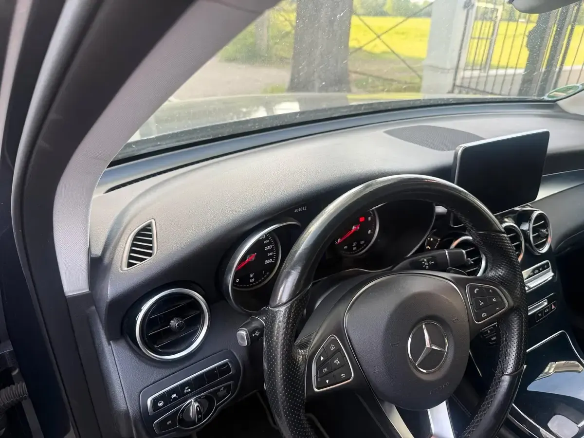 Gebraucht Mercedes GLC250 204 PS (150 kW) 2016 Grau SUV