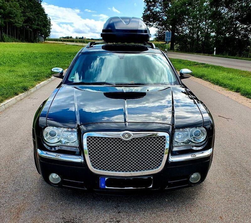 Schwarz Gebraucht 2006 Chrysler 300C Touring Kombi | 4.000 € (Fairer Preis) - Bild 1/4