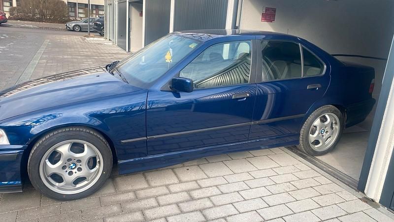 Gebraucht BMW 325 192 PS (141 kW) 1990 Blau Limousine