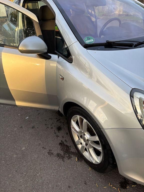 Gebraucht Opel Corsa Selection 101 PS (74 kW) 2010 Silber Kleinwagen