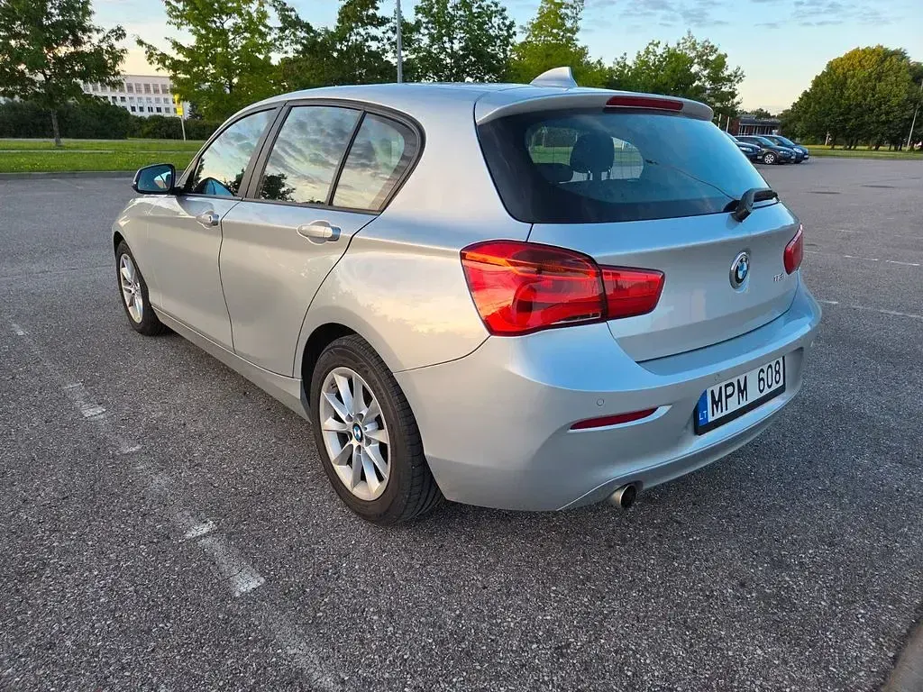 Gebraucht BMW 118 Advantage 136 PS (100 kW) 2018 Silber Limousine