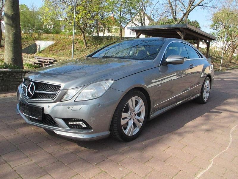 Gebraucht Mercedes E350 AMG 231 PS (169 kW) 2009 Silber Coupé