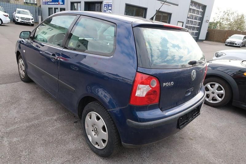 Second-hand VW Polo Trendline 64 CP (47 kW) 2003 Albastru Hatchback