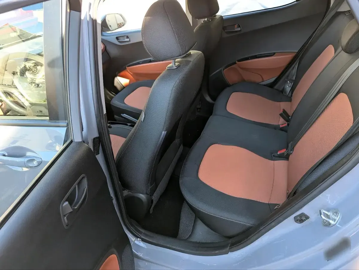 Gebraucht Hyundai i10 Edition 87 PS (63 kW) 2015 Grau Kleinwagen