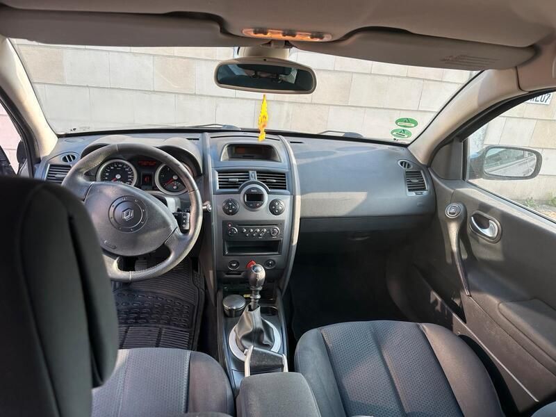 Grau Gebraucht 2005 Renault Mégane II Kombi | 1.200 € (Fairer Preis) - Bild 1/4