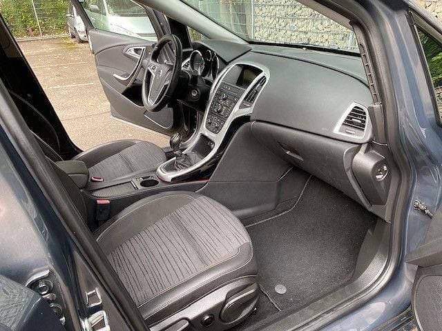 Gebraucht Opel Astra Energy 140 PS (102 kW) 2014 Grau Limousine