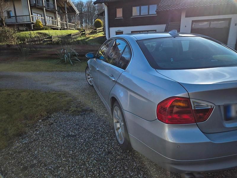 Gebraucht BMW 330 272 PS (200 kW) 2008 Silber Limousine