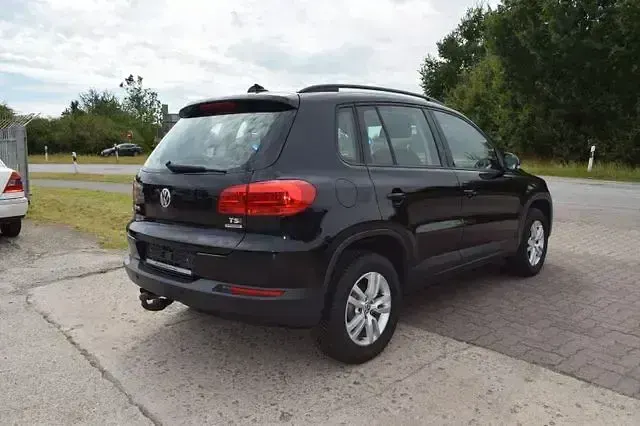 Gebraucht VW Tiguan Trendline 122 PS (89 kW) 2013 Schwarz SUV