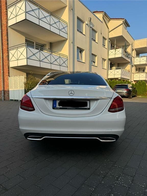 Gebraucht Mercedes C180 Exclusive 156 PS (114 kW) 2015 Weiß Limousine