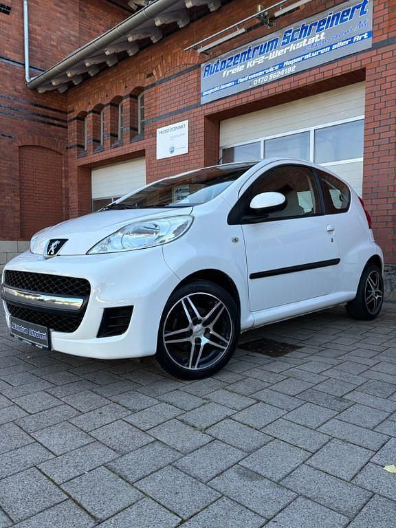 Weiß Gebraucht 2010 Peugeot 107 Kleinwagen | 2.999 € (Fairer Preis) - Bild 1/4