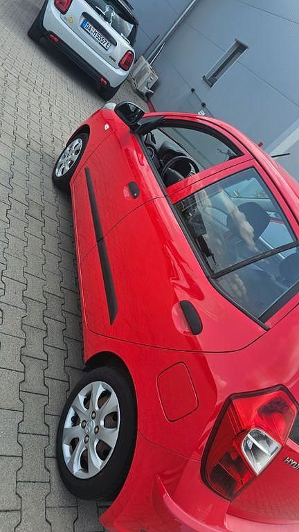 Gebraucht Hyundai i10 Style 69 PS (50 kW) 2011 Rot Kleinwagen