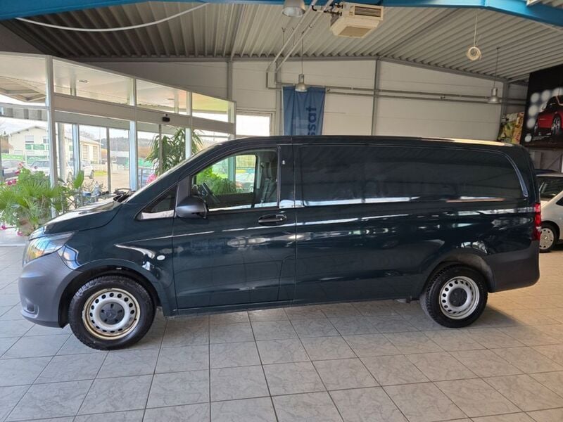 Second-hand Mercedes Vito 102 CP (75 kW) 2021 Verde Van