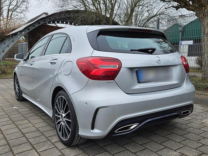 Gebraucht Mercedes A180 AMG 122 PS (89 kW) 2018 Silber Limousine