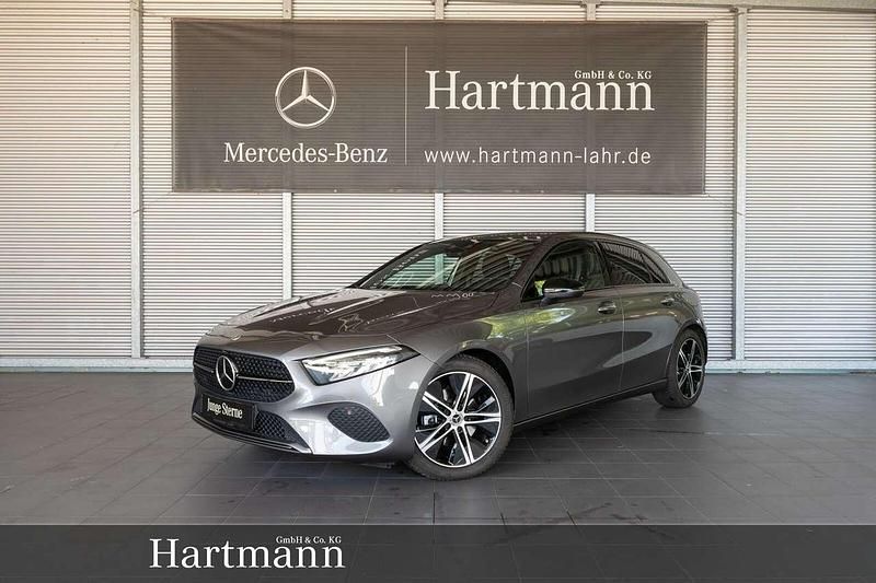 Mountaingrau Gebraucht 2024 Mercedes A200 Progressive Kleinwagen | 29.850 € (Fairer Preis) - Bild 1/4