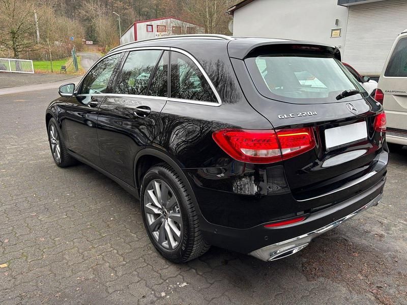 Gebraucht Mercedes GLC220 170 PS (125 kW) 2017 Schwarz Limousine