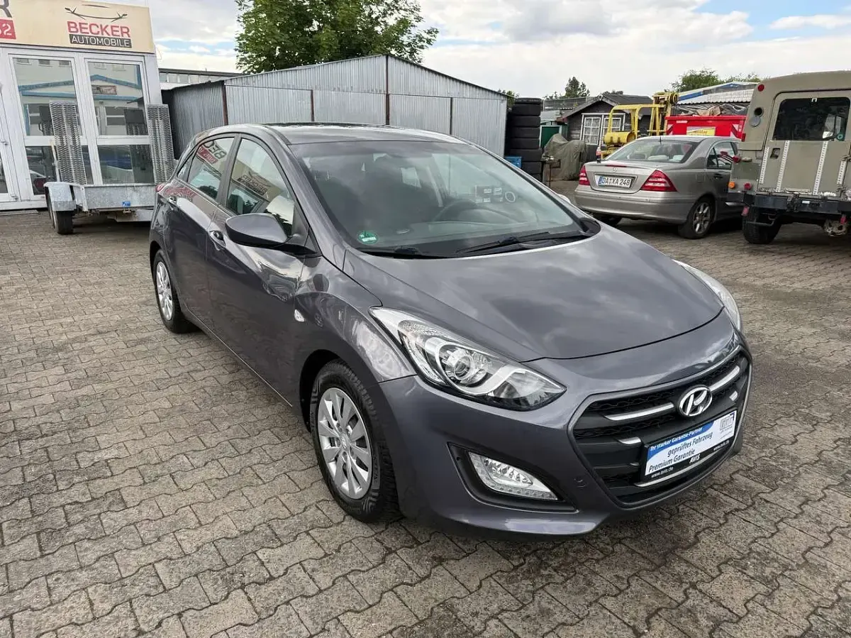 Gebraucht Hyundai i30 110 PS (80 kW) 2016 Thunder grey / met Kleinwagen