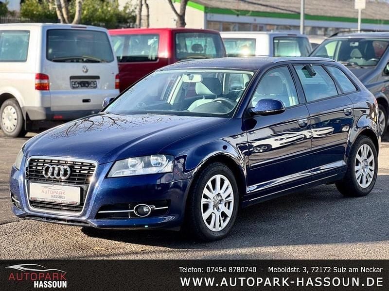 Blau Gebraucht 2011 Audi A3 Attraction Limousine | 4.999 € (Guter Preis) - Bild 1/4