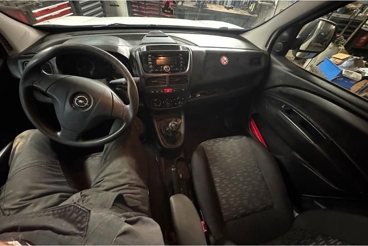 Gebraucht Opel Combo Eco 125 PS (91 kW) 2012 Weiß Van / Kleinbus