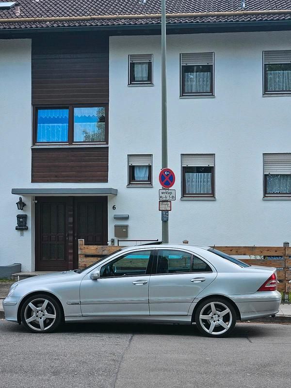 Silber Gebraucht 2005 Mercedes C320 Avantgarde Limousine | 7.000 € (Fairer Preis) - Bild 1/4