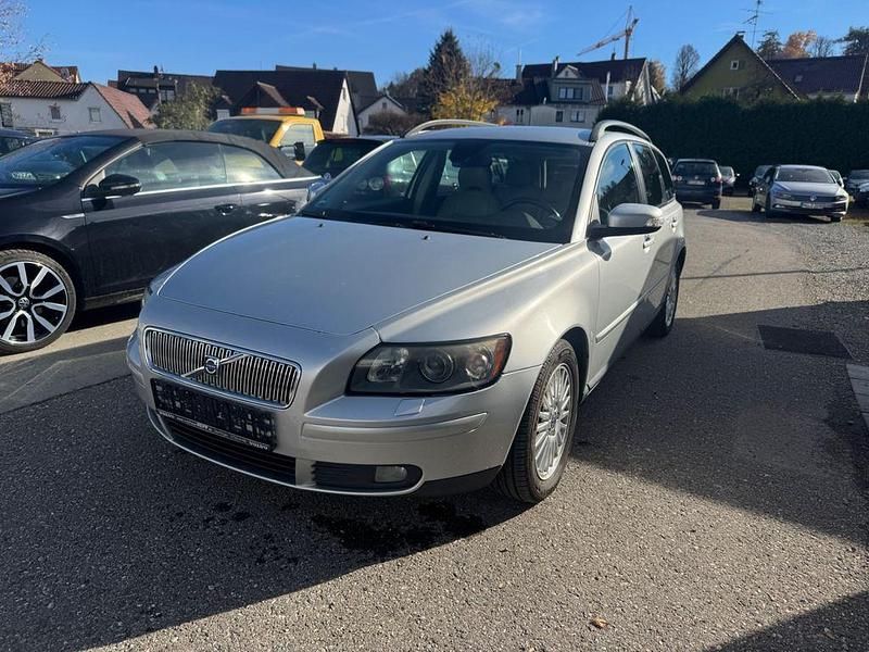 Silber Gebraucht 2006 Volvo V50 Momentum Kombi | 1.950 € (Guter Preis) - Bild 1/4