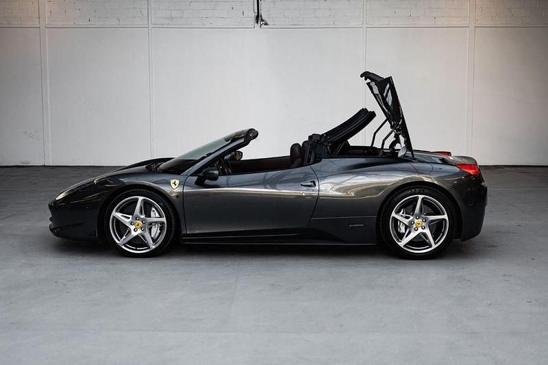 Gebraucht Ferrari 458 570 PS (419 kW) 2012 Grau Cabrio