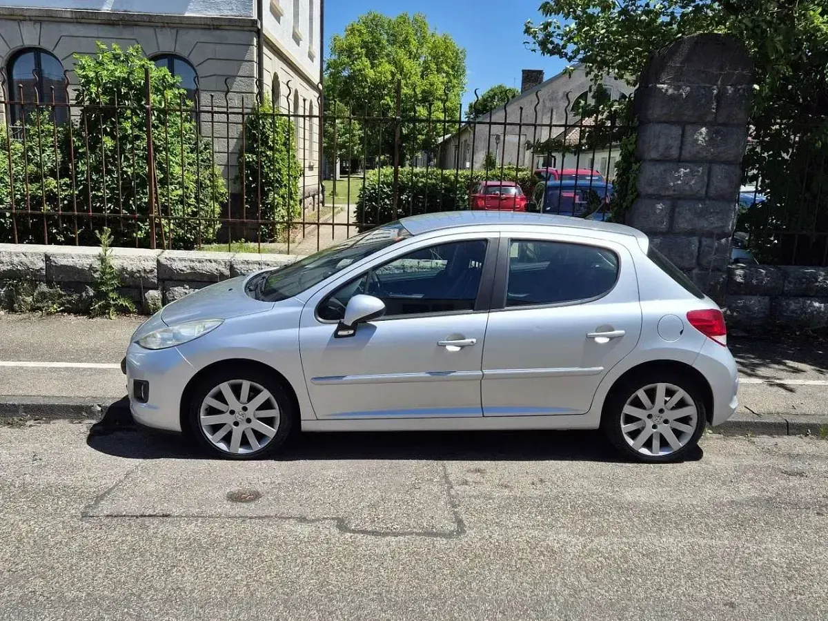 Gebraucht Peugeot 207 Premium 156 PS (114 kW) 2011 Grau Kleinwagen