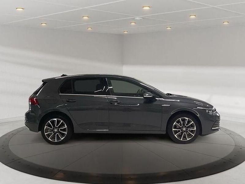 Gebraucht VW Golf VIII Style 131 PS (96 kW) 2022 Grau Limousine
