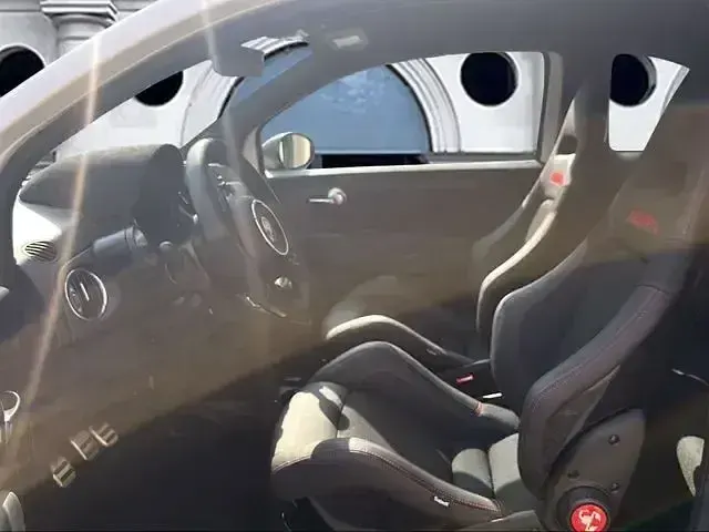 Gebraucht Abarth 695 179 PS (131 kW) 2024 Gara weiß Kleinwagen