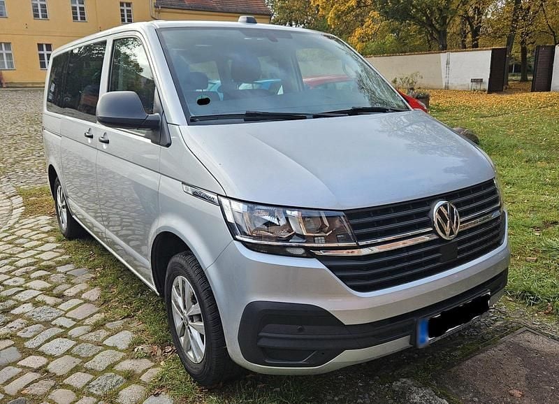 Gebraucht VW Multivan 150 PS (110 kW) 2022 Silber Van / Kleinbus