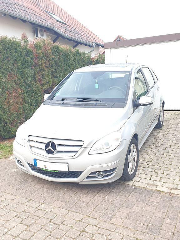 Silber Gebraucht 2009 Mercedes B180 Van / Kleinbus | 4.700 € (Guter Preis) - Bild 1/4