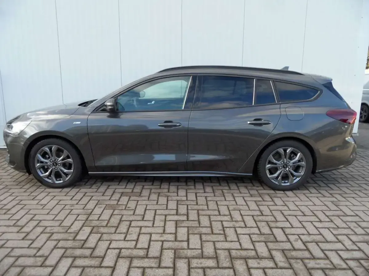 Usata Ford Focus ST-Line X 155 CV (114 kW) 2024 Grigio Station wagon