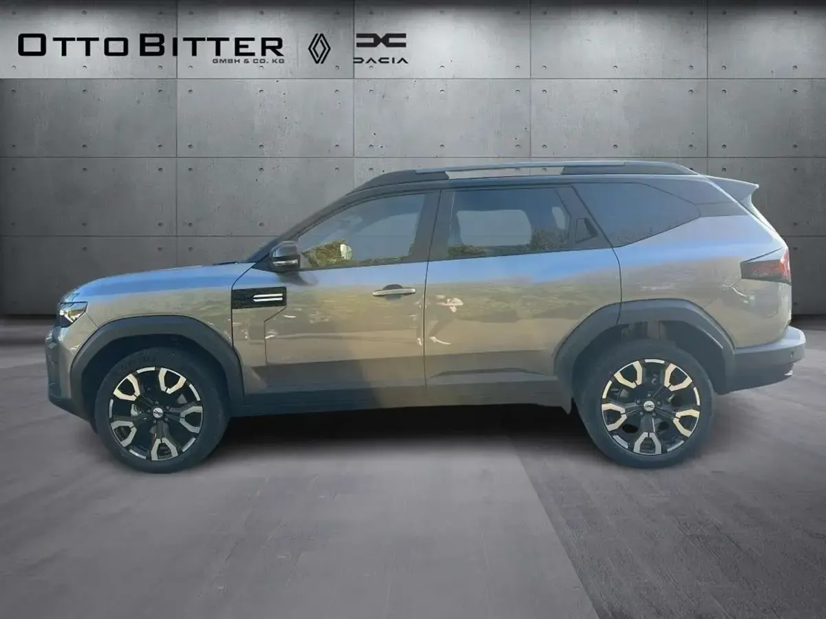 Neu Dacia Bigster Journey 140 PS (102 kW) 2025 Dolomitgrau / schwarz SUV