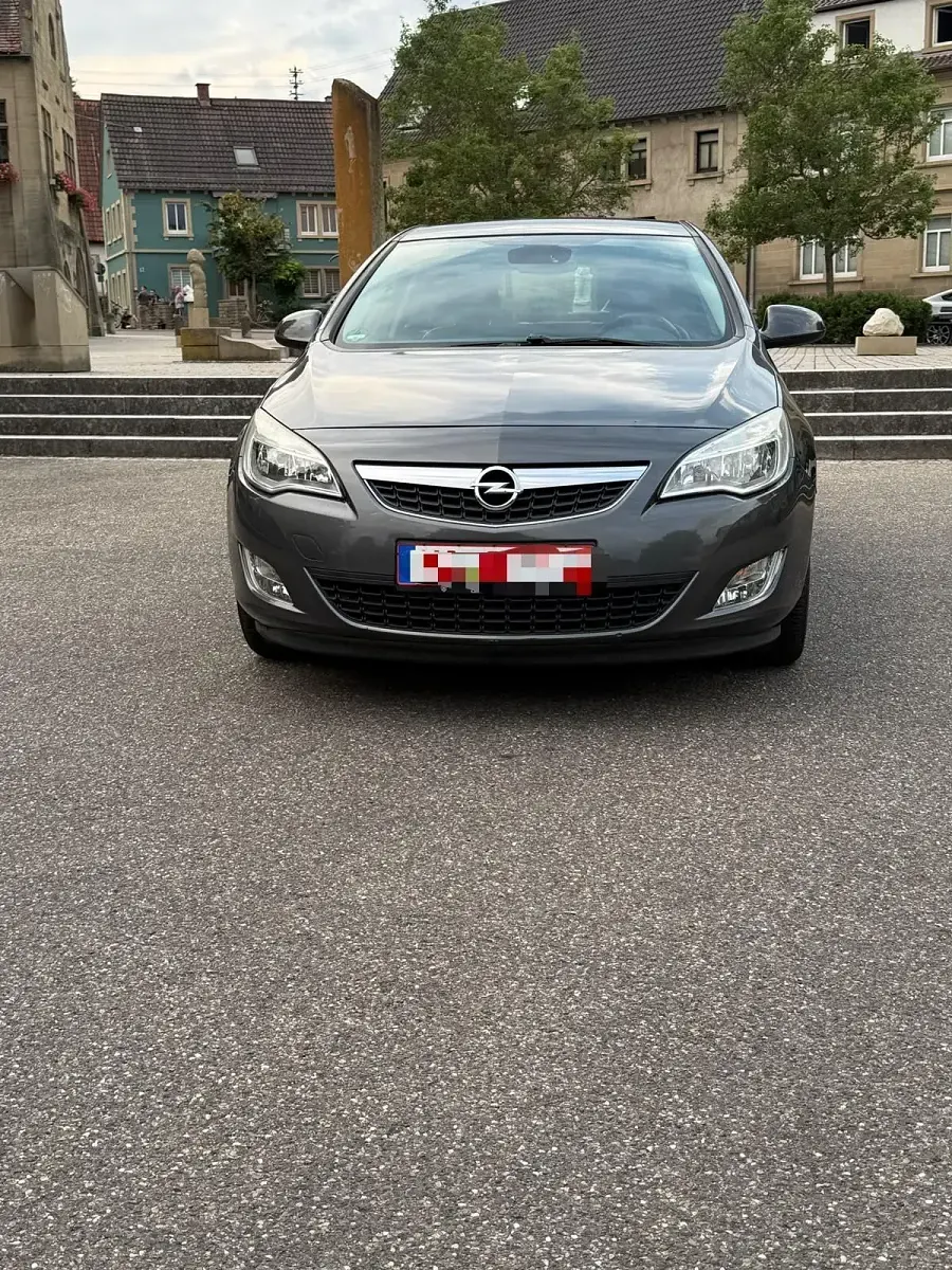 Gebraucht Opel Astra 140 PS (102 kW) 2012 Grau Kleinwagen