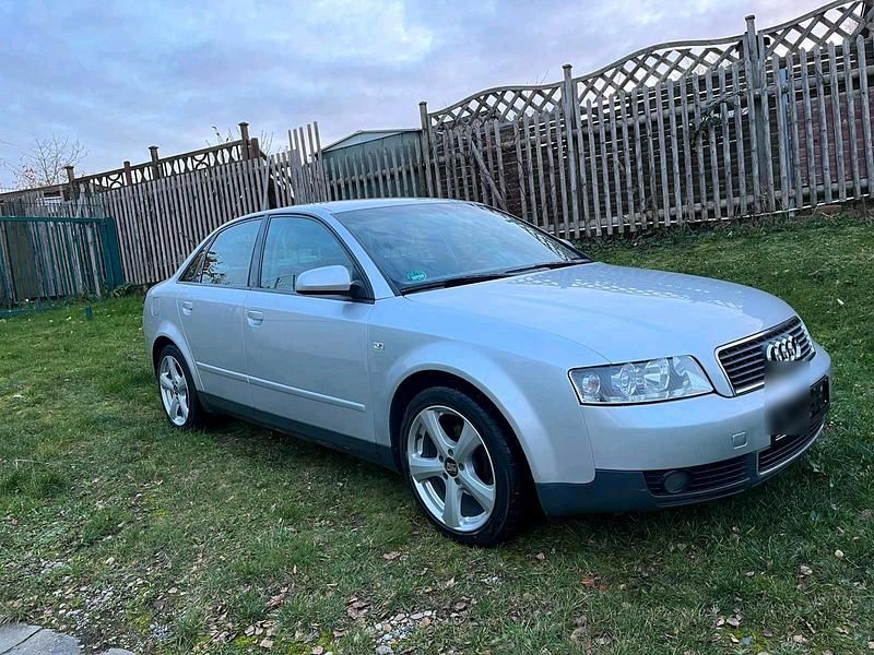 Silber Gebraucht 2001 Audi A4 Limousine | 3.500 € (Teuer) - Bild 1/3