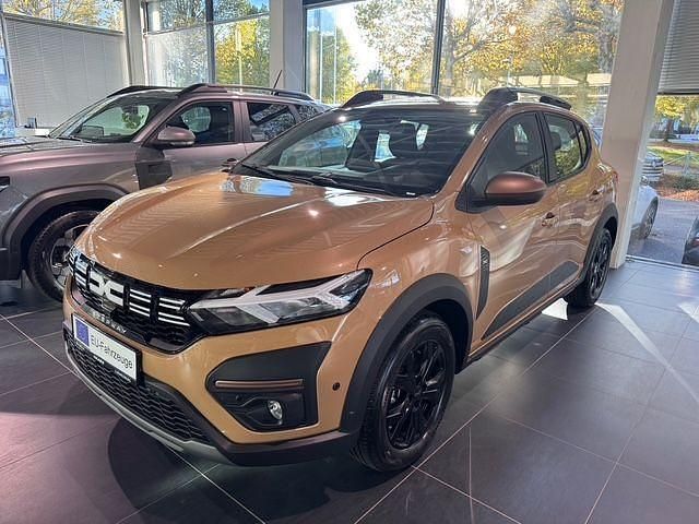 Safaribeige metallic Gebraucht 2024 Dacia Sandero Extreme Kleinwagen | 21.990 € (Teuer) - Bild 1/4