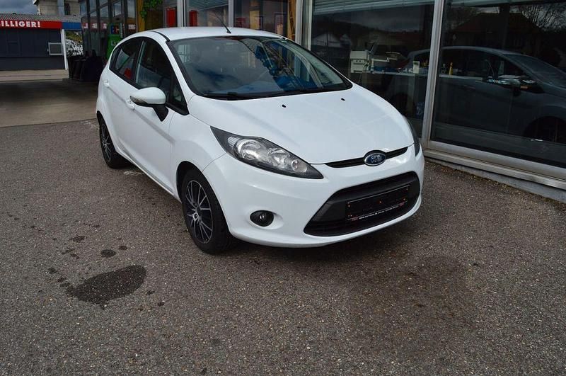 Gebraucht Ford Fiesta Trend 82 PS (60 kW) 2009 Weiß Kleinwagen