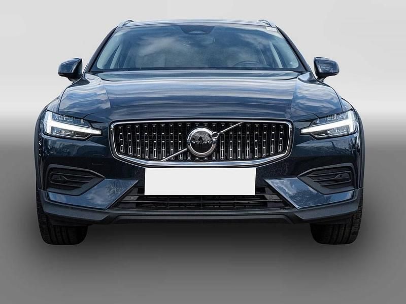 Gebraucht Volvo V60 CC Plus 197 PS (144 kW) 2024 Blau Kombi