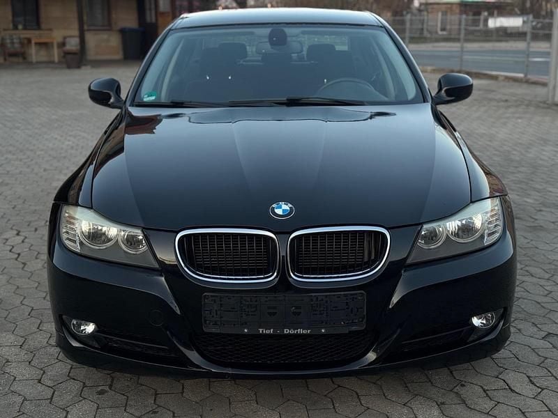 Gebraucht BMW 318 143 PS (105 kW) 2010 Schwarz Limousine