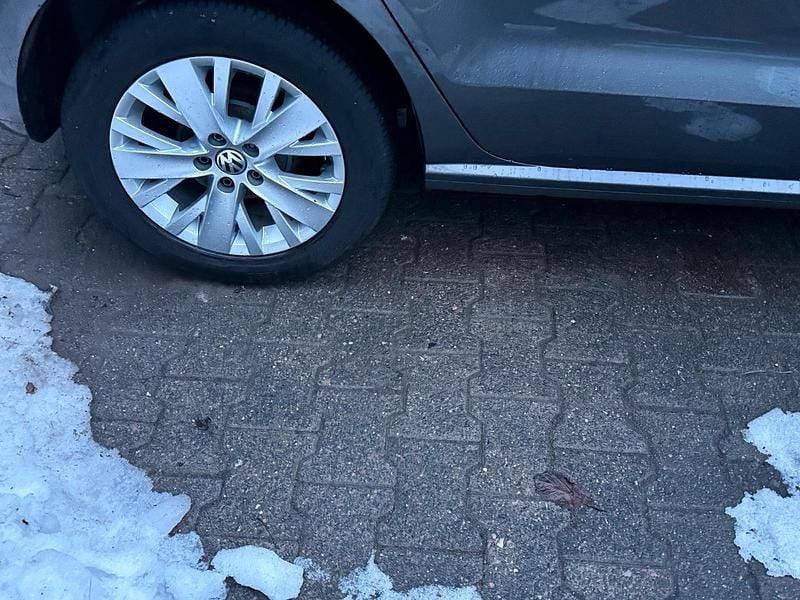 Gebraucht VW Polo 60 PS (44 kW) 2013 Grau Kleinwagen