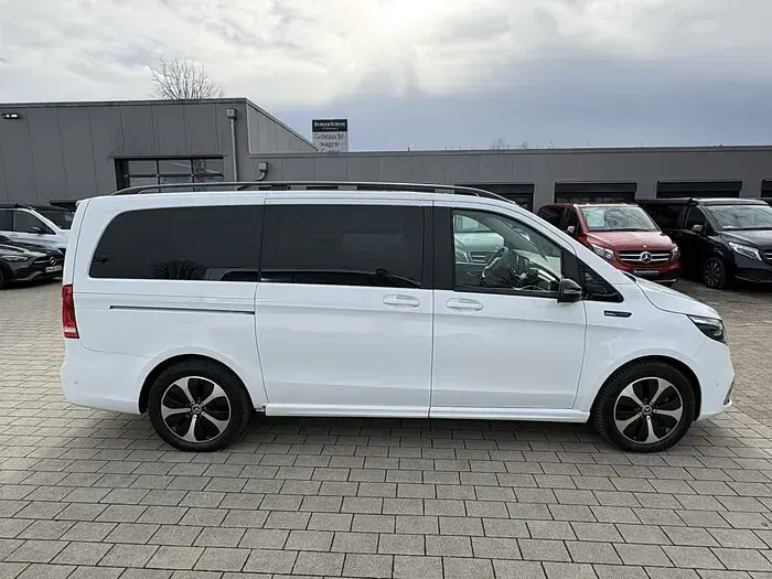 Gebraucht Mercedes EQV300 150 kW (204 PS) 2022 Arktikweiß Van / Kleinbus