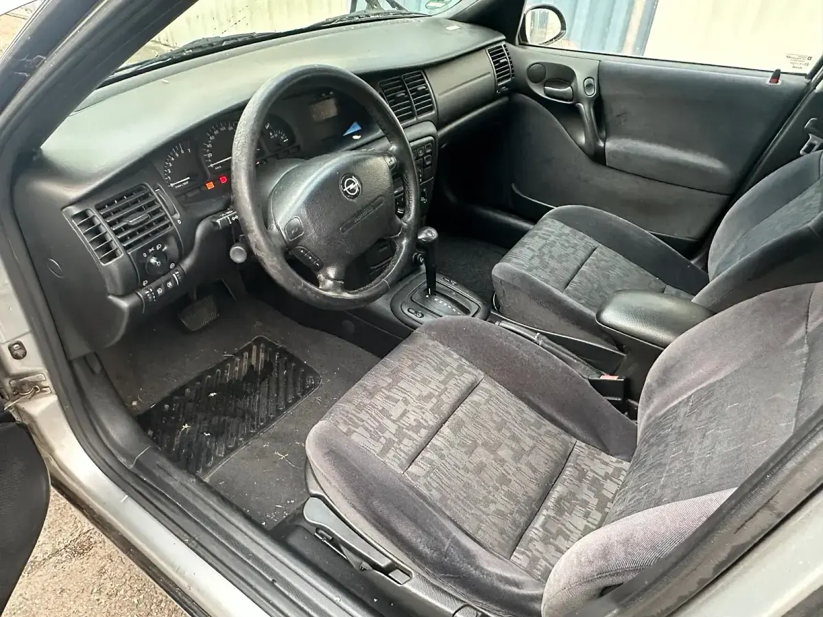 Gebraucht Opel Vectra 101 PS (74 kW) 1999 Silber Limousine