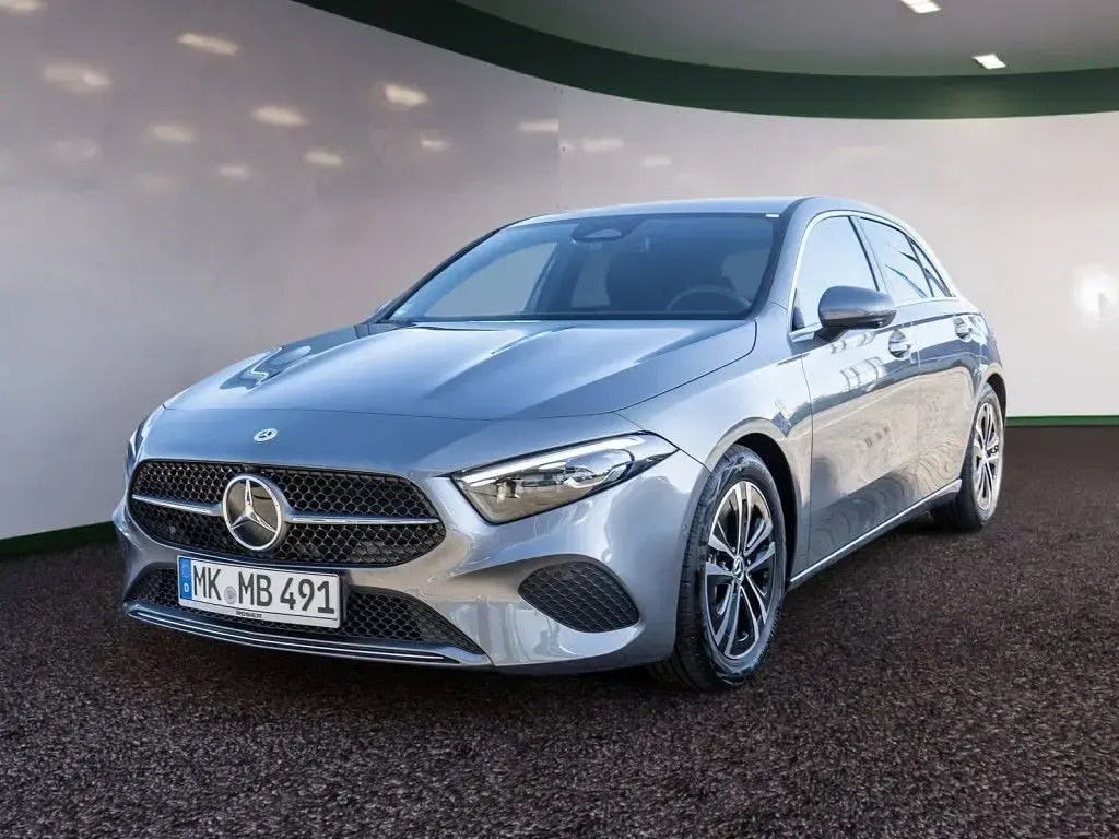 Używany Mercedes A220 Advanced Plus 190 KM (139 kW) 2026 Szary Sedan/Limuzyna