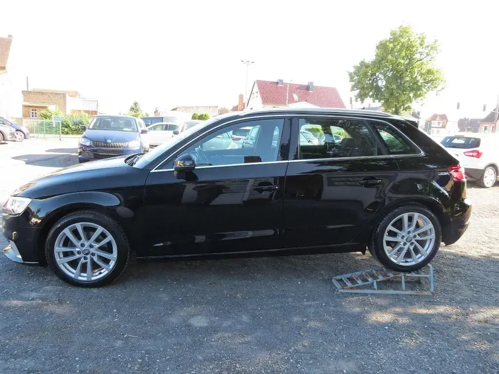Gebraucht Audi A3 Sport 116 PS (85 kW) 2018 Schwarz Limousine