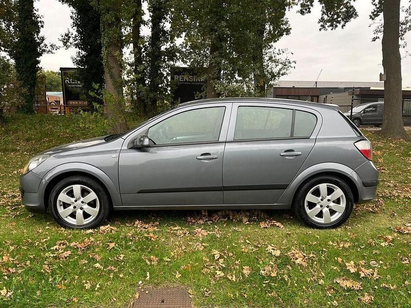 Gebraucht Opel Astra Enjoy 105 PS (77 kW) 2005 Grau Limousine