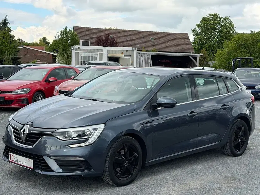Używany Renault Mégane Play 101 KM (74 kW) 2017 Szary Sedan/Limuzyna