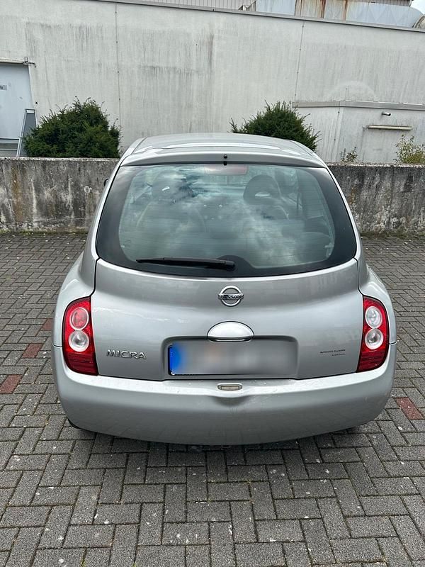 Grau Gebraucht 2004 Nissan Micra Kleinwagen | 700 € - Bild 1/3