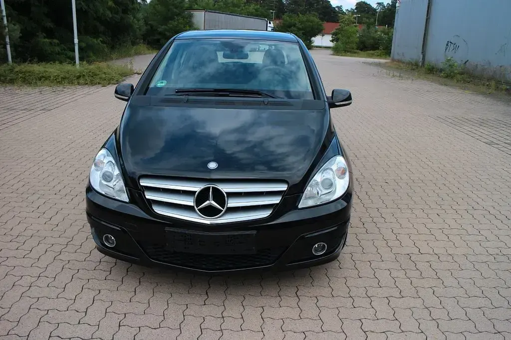 Gebraucht Mercedes B160 95 PS (69 kW) 2011 Schwarz Kleinwagen