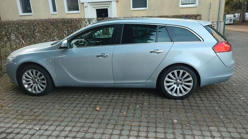 Gebraucht Opel Insignia Edition 131 PS (96 kW) 2013 Silber Kombi