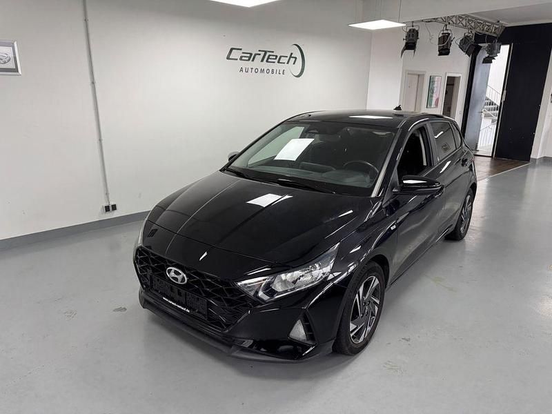 Schwarz Gebraucht 2022 Hyundai i20 Edition 30 Limousine | 15.990 € (Fairer Preis) - Bild 1/4